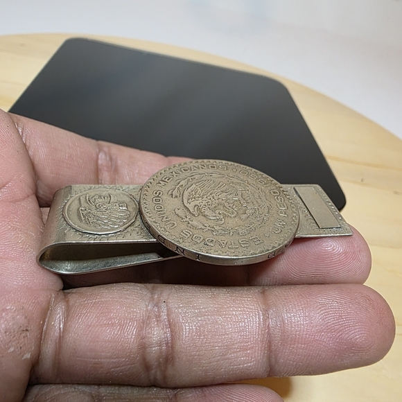 Vintage 1960 Un Peso Tepalcate Taxco Mexico 10% Silver Coin Money Clip Artisan - Picture 4 of 9